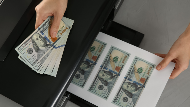 Jak rozpoznać fałszywy banknot?